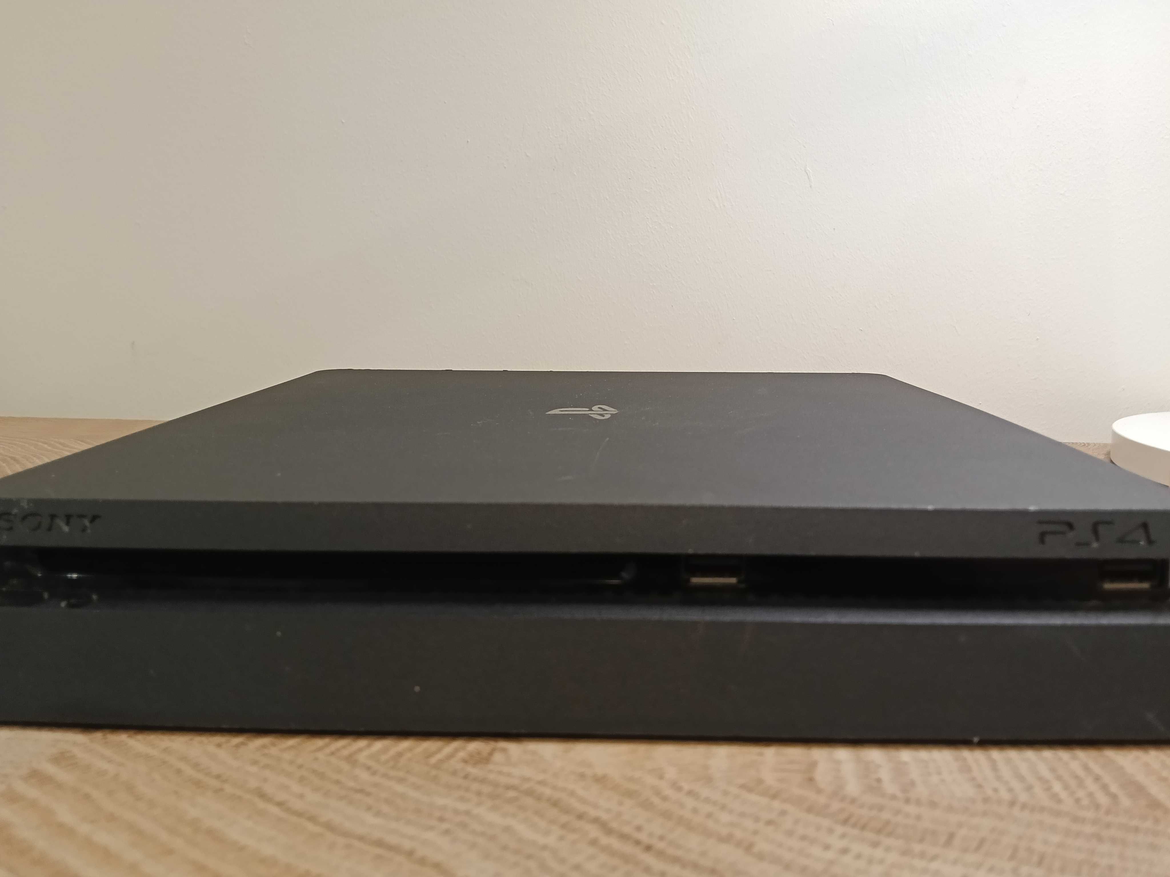 Sprzedam PlayStation 4 + 2 gry !