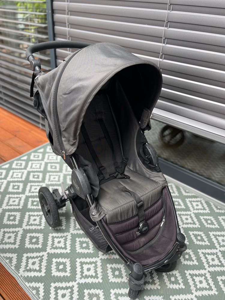 Spacerówka Britax B-motion z pozycja leżącą