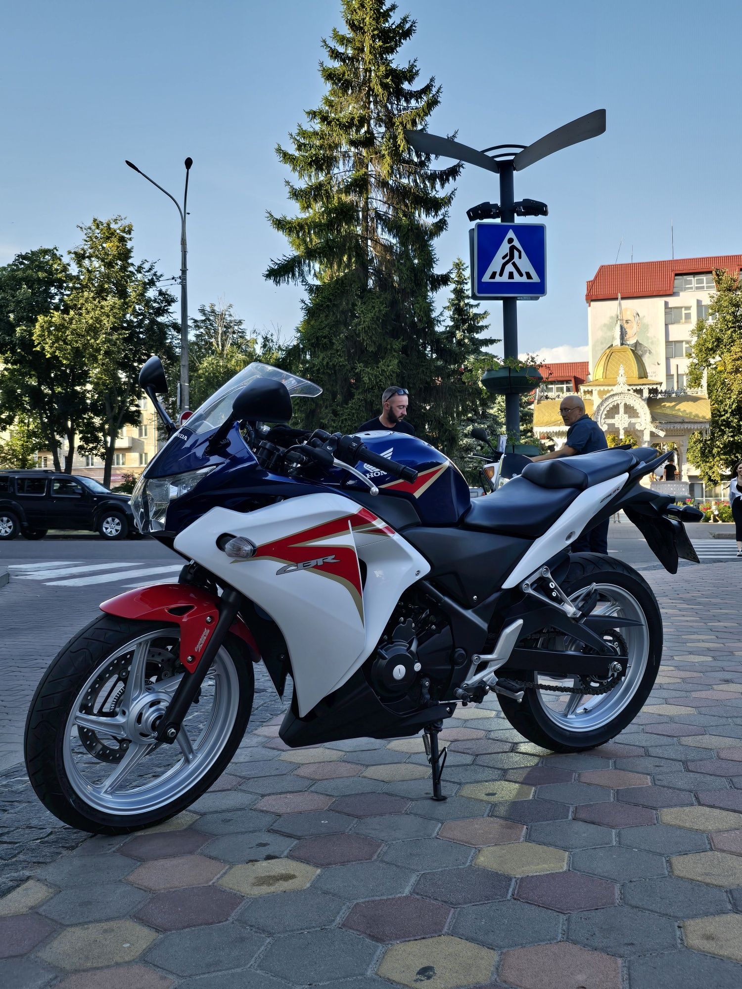 Мотоцикл Хонда сбр 250р