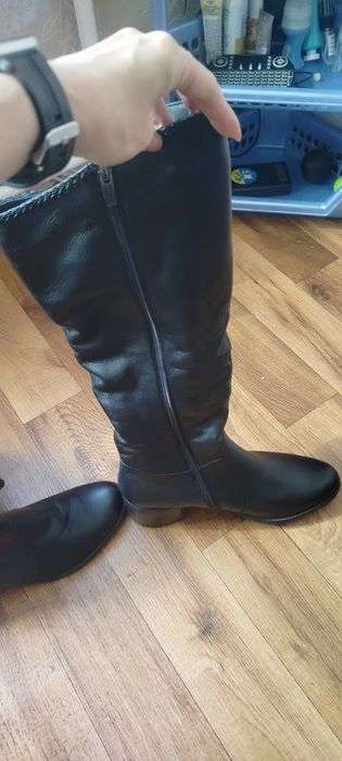 Продам женские зимние сапоги новые