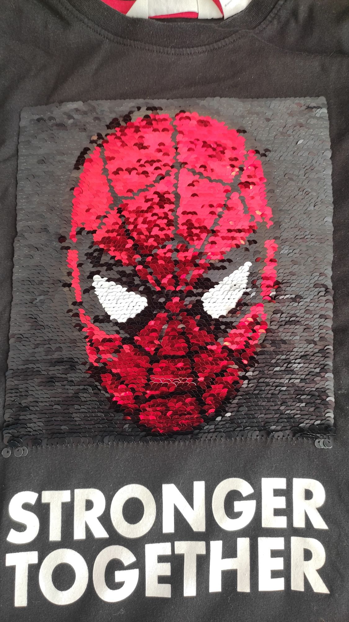 bluzka H&M z odwracanymi cekinami Spiderman/Ironman rozmiar 122-128
