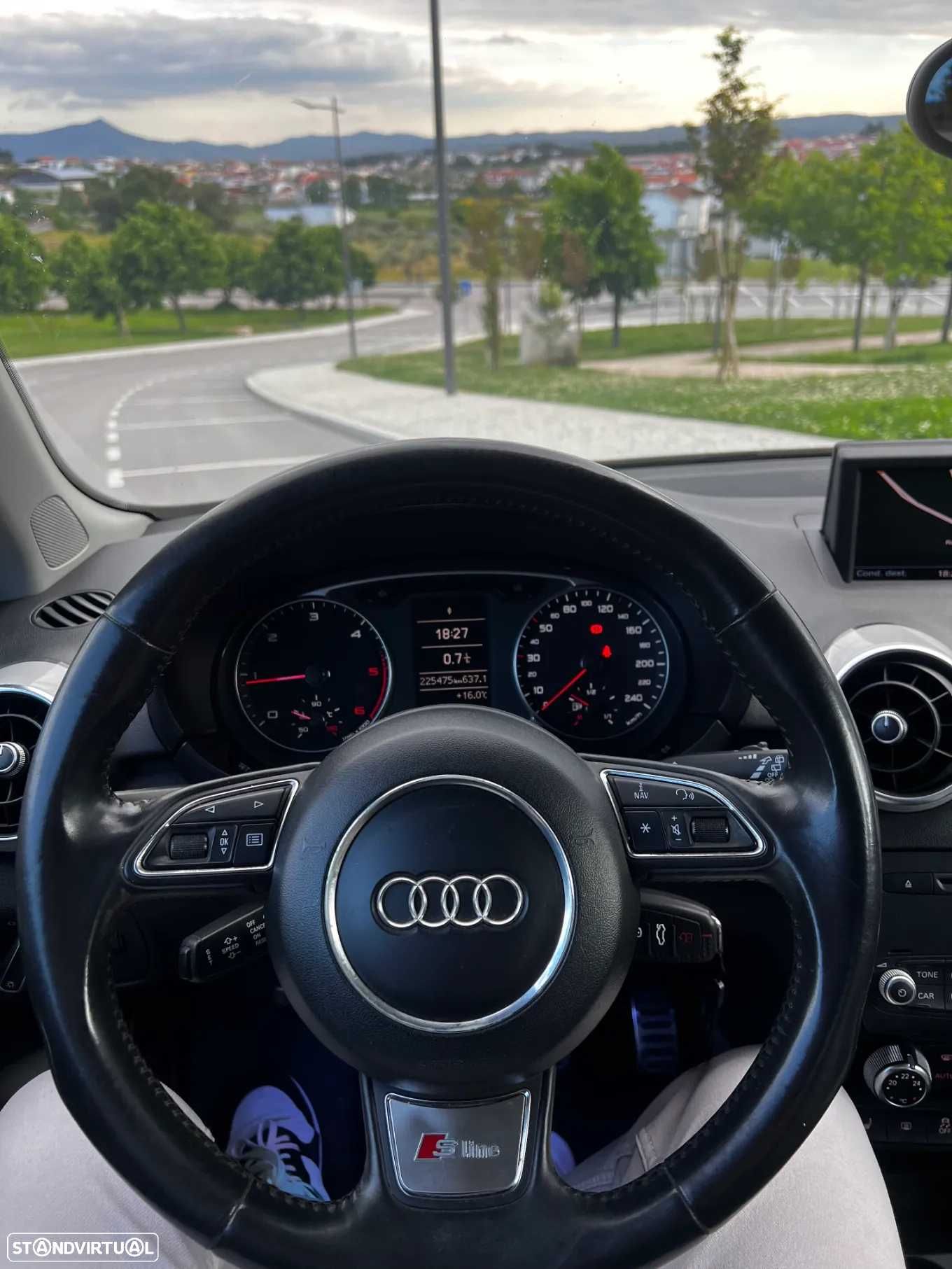 Audi A1 Hatchback 1.6 TDI *BAIXA DE PREÇO*