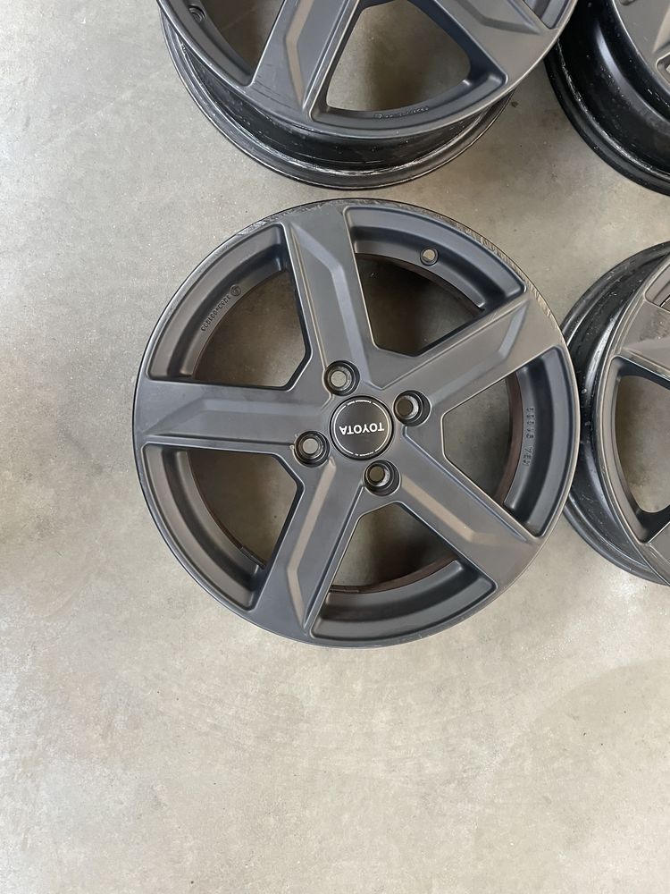 Kola felgi toyota yaris 15 cali 4x100 et39 5j czarny mat bardzo ladne