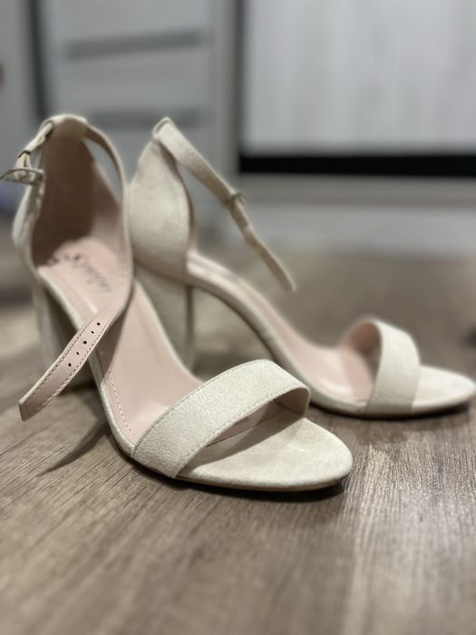 Продам босоніжки 36 розміру