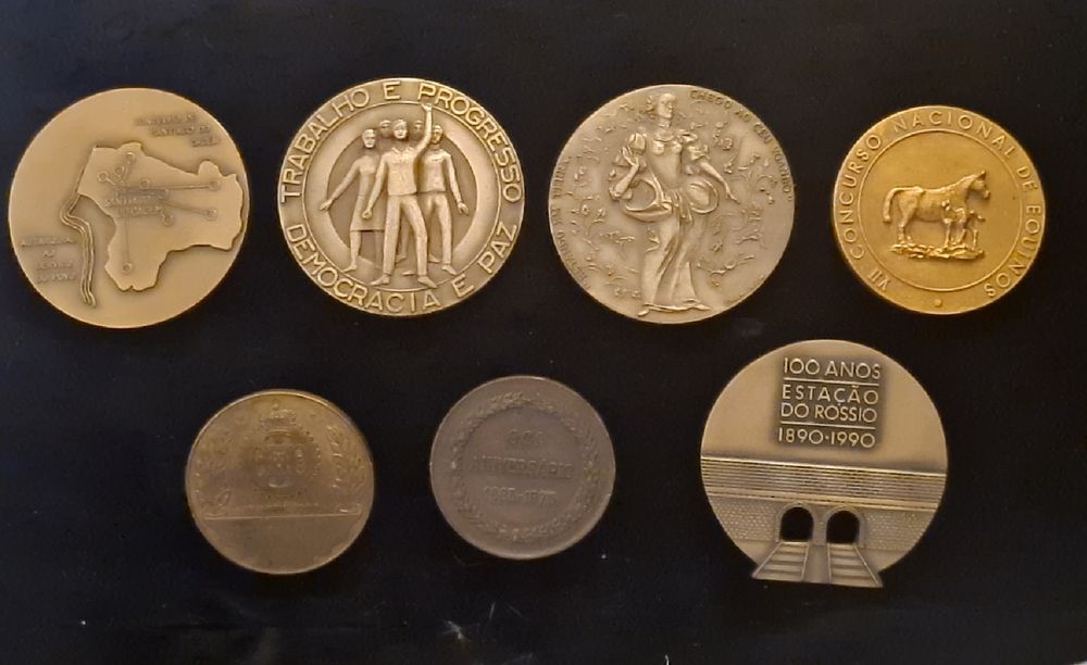 Medalhas comemorativas antigas em bronze