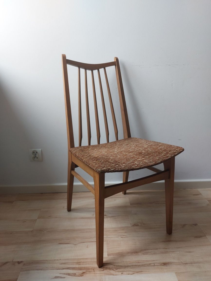 krzesła vintage drewniane tapicerowane komplet cztery sztuki