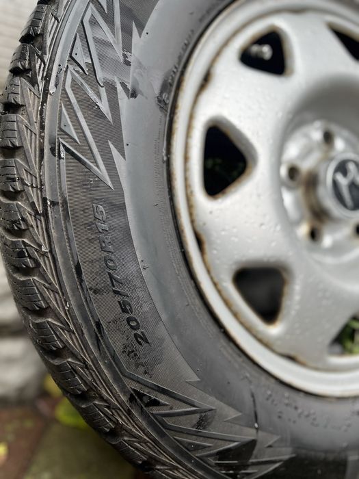 Продам комплект зимових шин з дисками