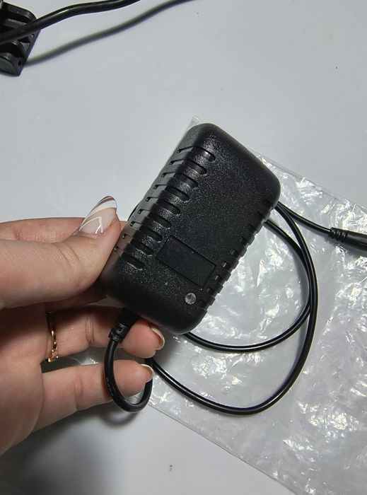 Зарядний пристрій для манікюрної лампи