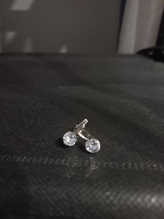 Сережки срібні з камінцем