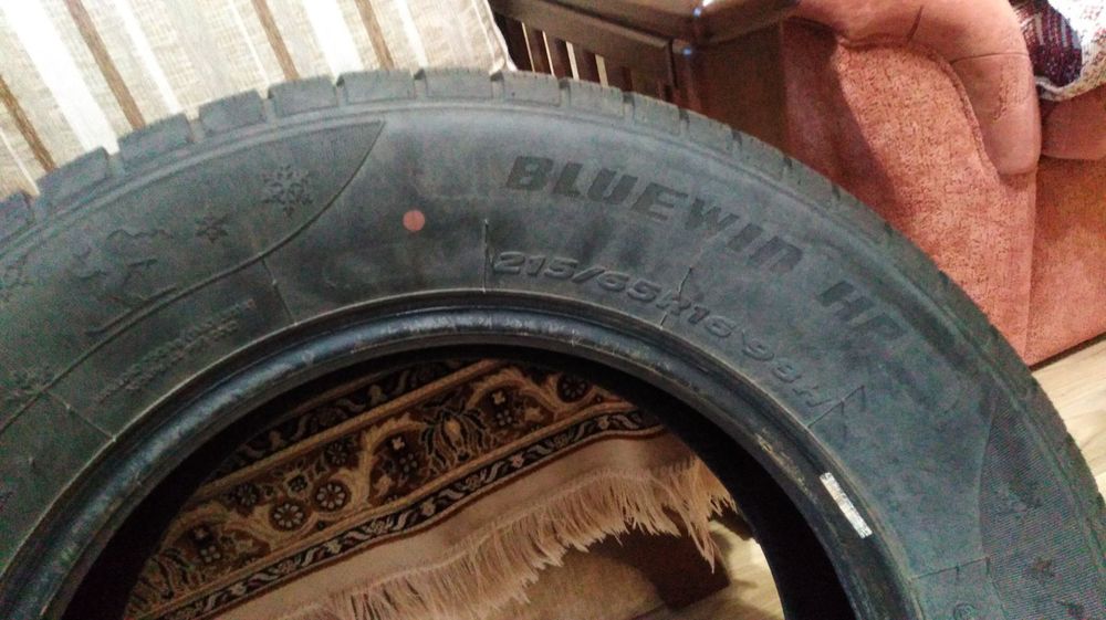 Продам б/у зимову авторезину 215/65 R16 98H B