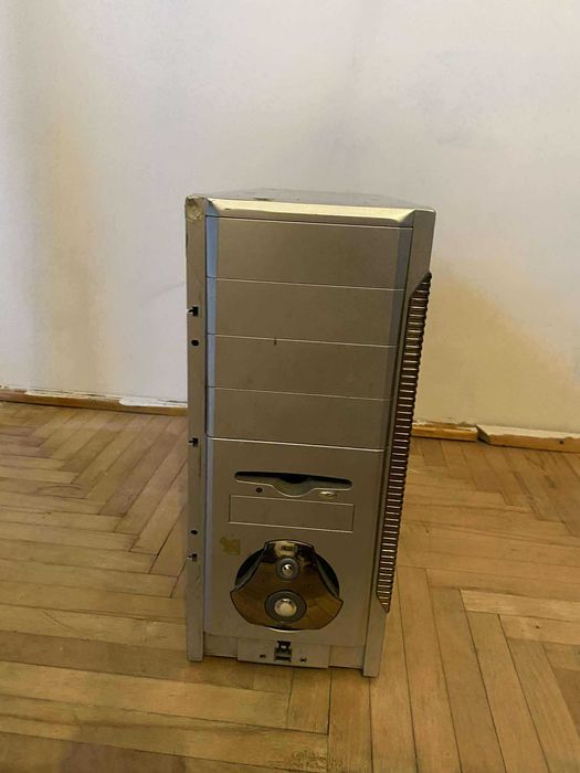 Komputer stacjonarny i5-7400/GTX 1050 Ti/16 GB RAM/238 GB SSD/Win 11