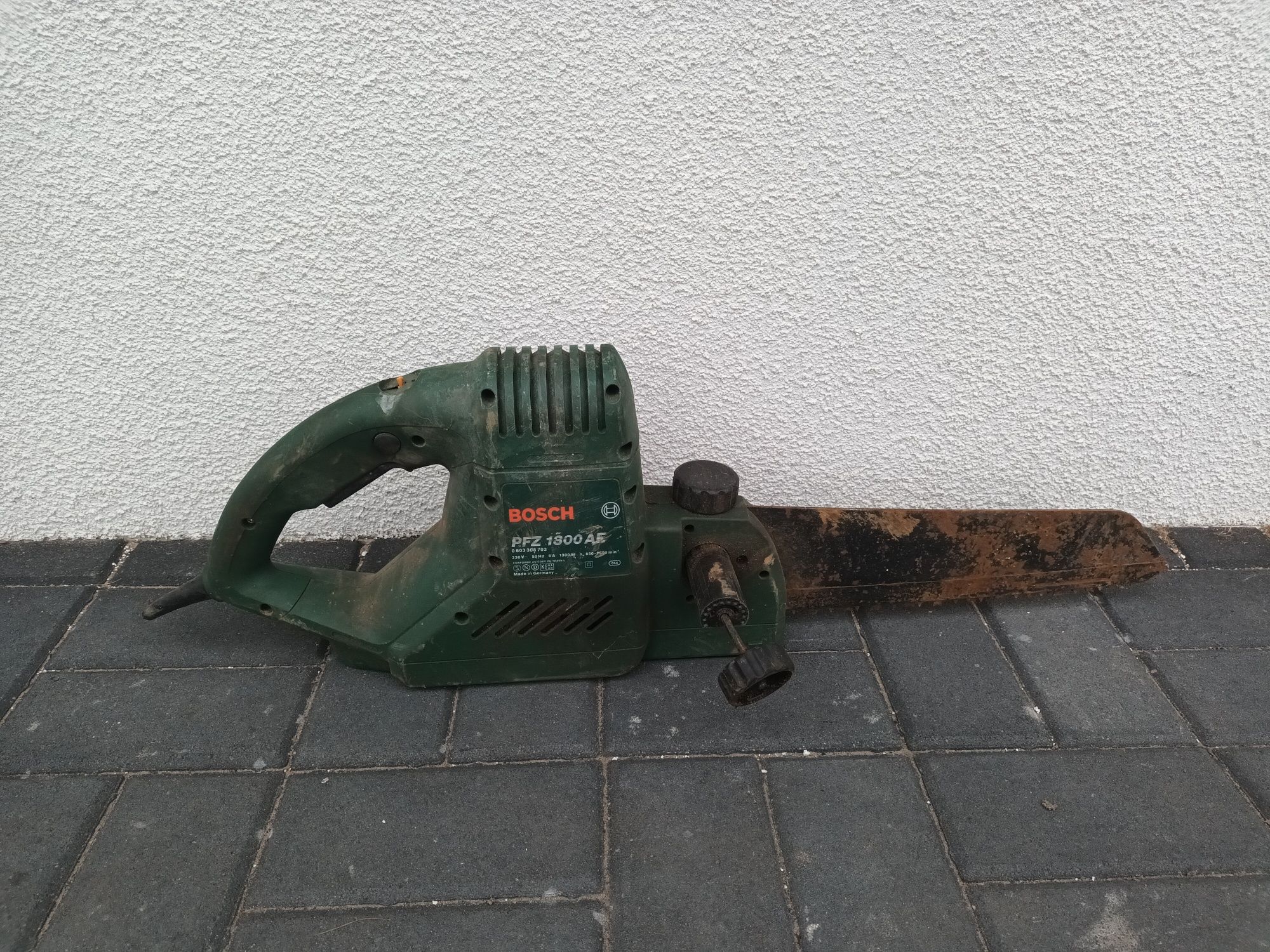 Piła Bosch PFZ 1300 AE Aligator.  1300W.