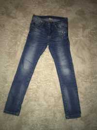 Spodnie dżinsowe z przetarciami ZARA 140