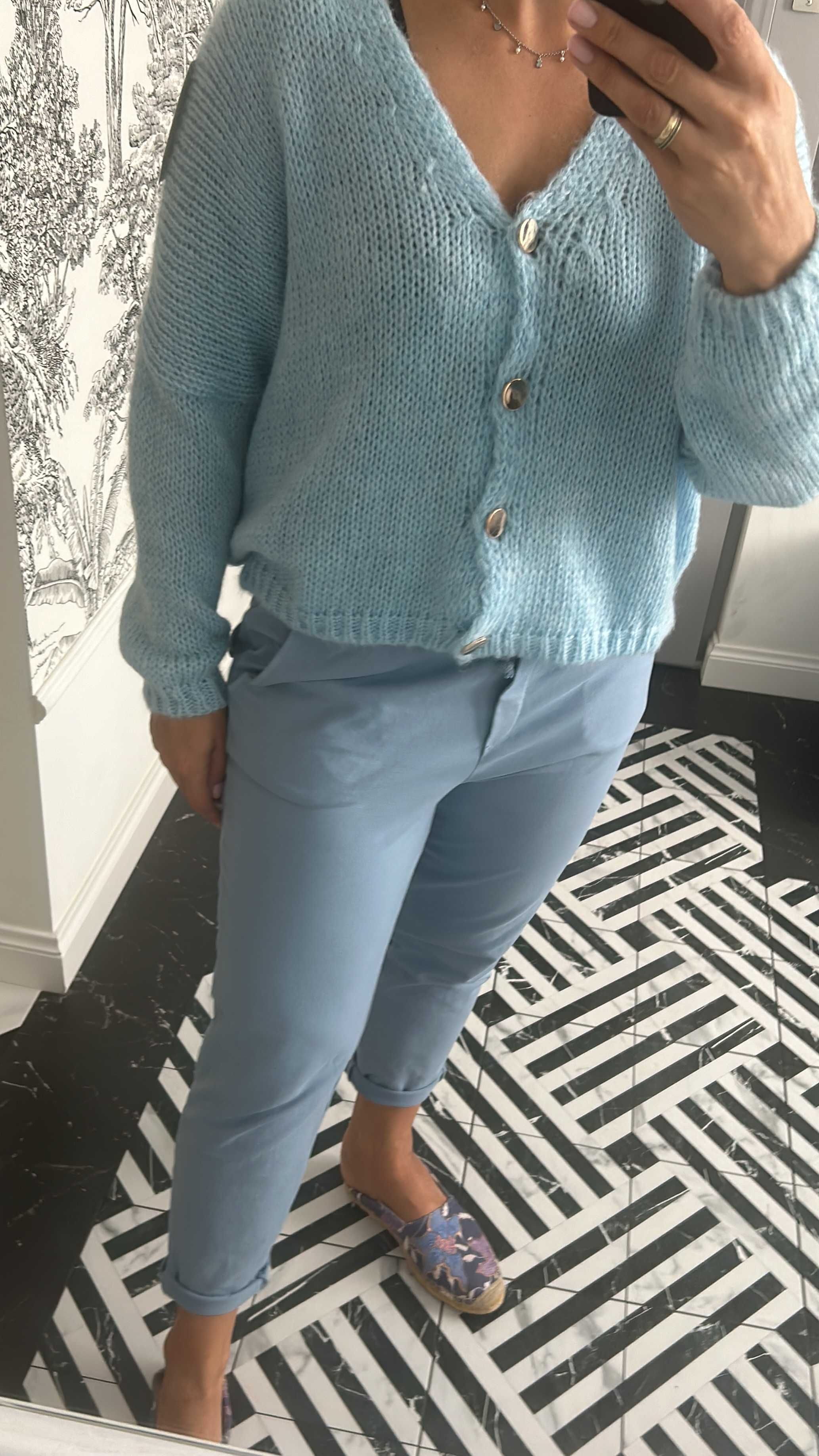 Sweter Amelia z ozdobnymi guzikami
