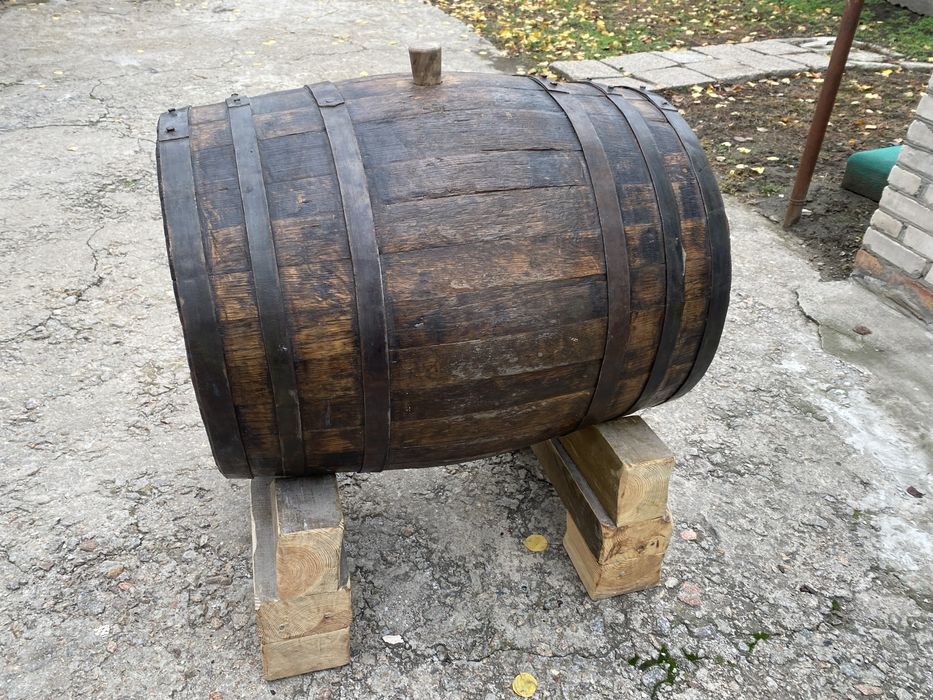 Дубова бочка для вина 170л.