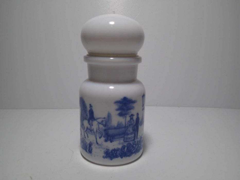 Frascos de vidro opalino