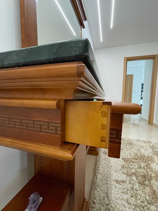 Consola em Cerejeira com pedra em Granito verde e espelho parede