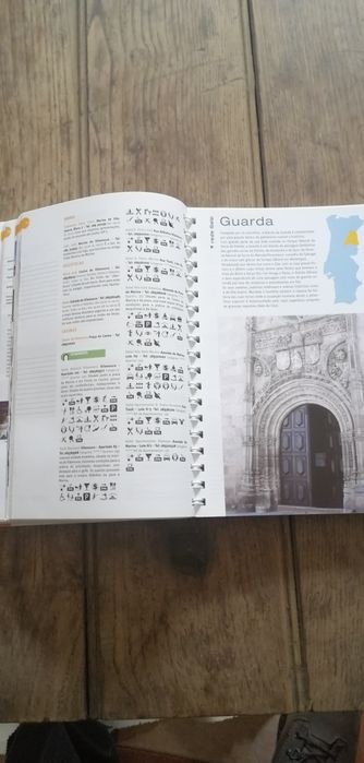 Livro guia de viagens com mapas de 2001