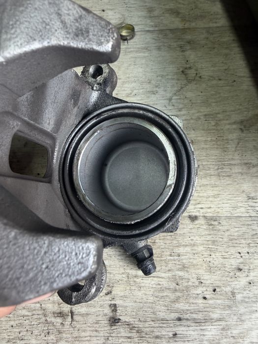 Тормозной супорт Suzuki grand vitara 1998-2005