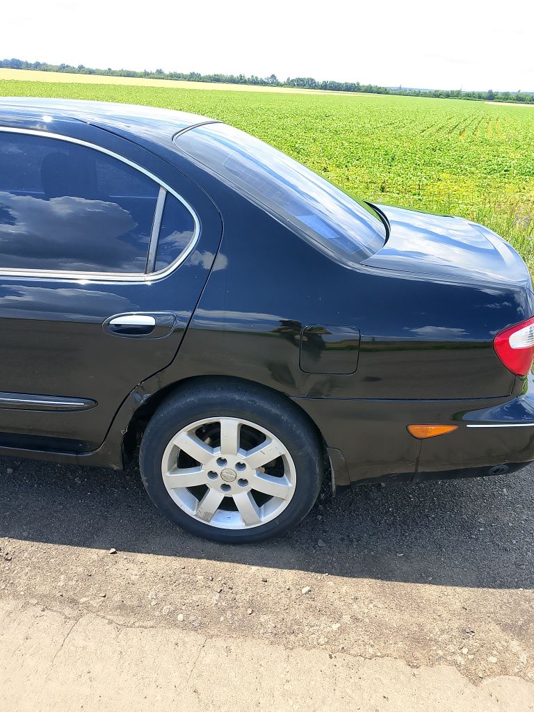 Продам власний  автомобіль можливий обмін на бус