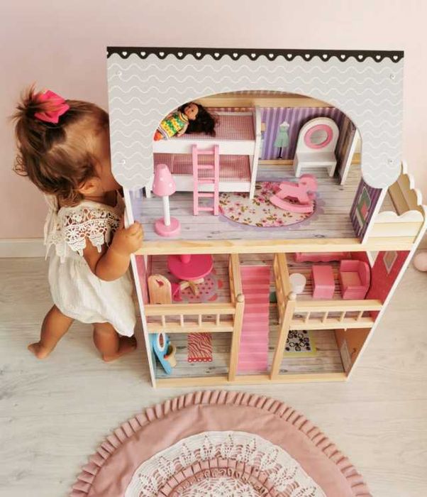 Drewniany domek dla lalek z LED Z mebelkami + oświetlenie LED