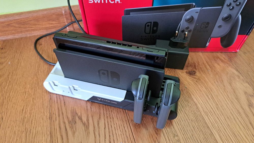 Nintendo Switch + Tony Hawk's Pro Skater 1+2