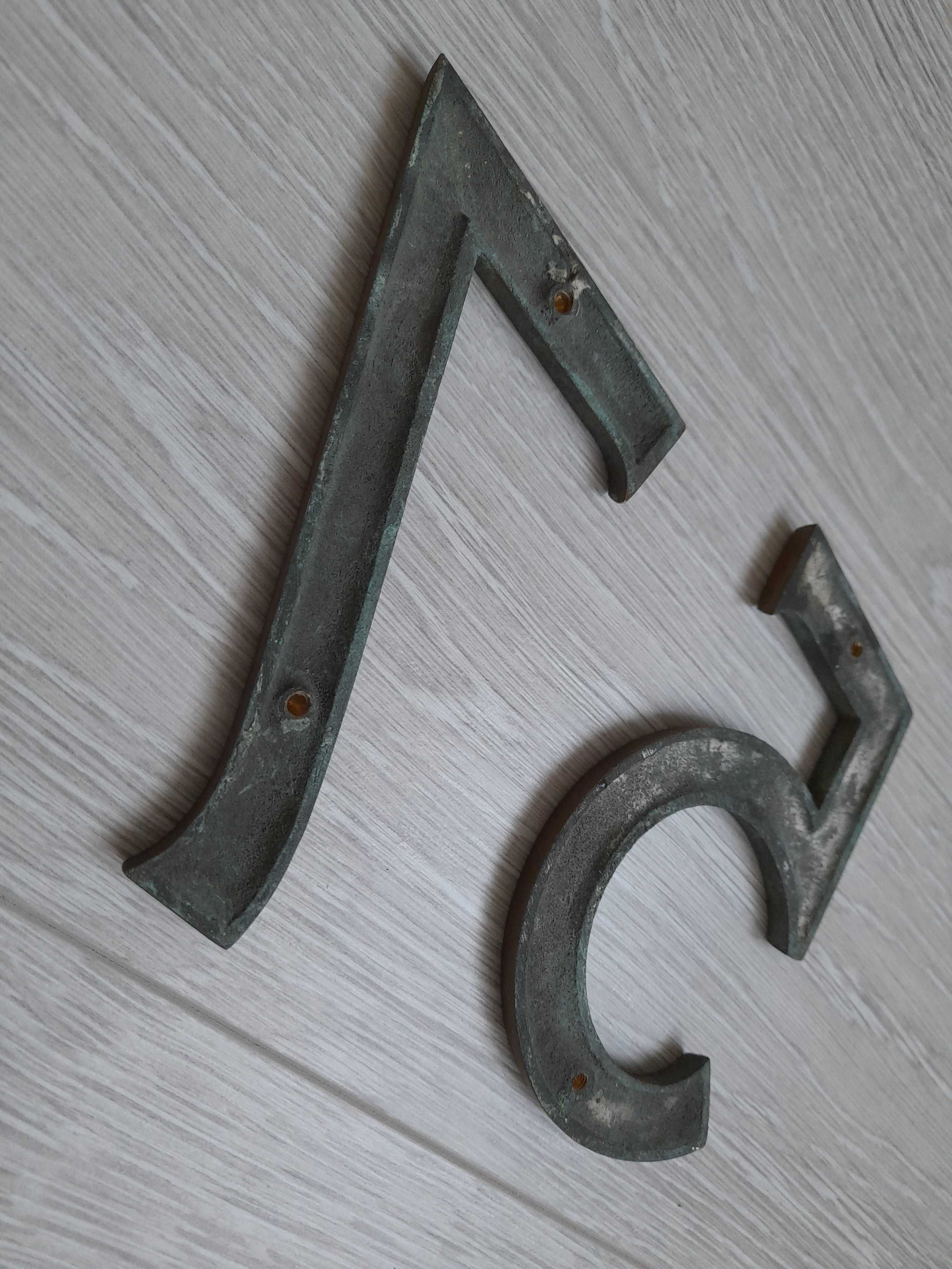 Stare metalowe numery na dom , mieszkanie itp. 7 i 5 h 11,5 cm