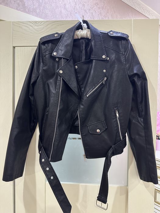 Косуха чорна по фігурі