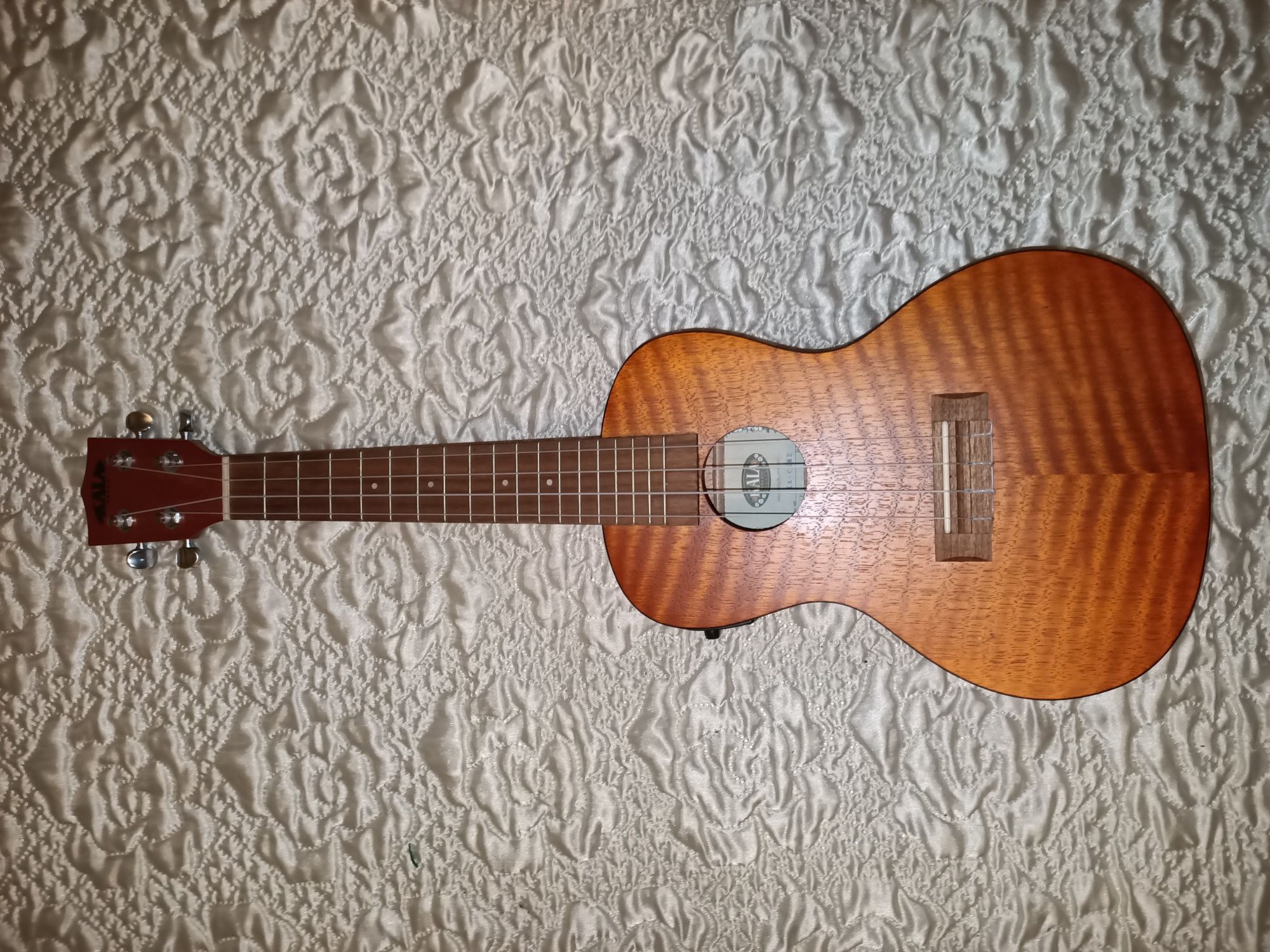 Ukulele koncertowe KALA KA-CEME EQ