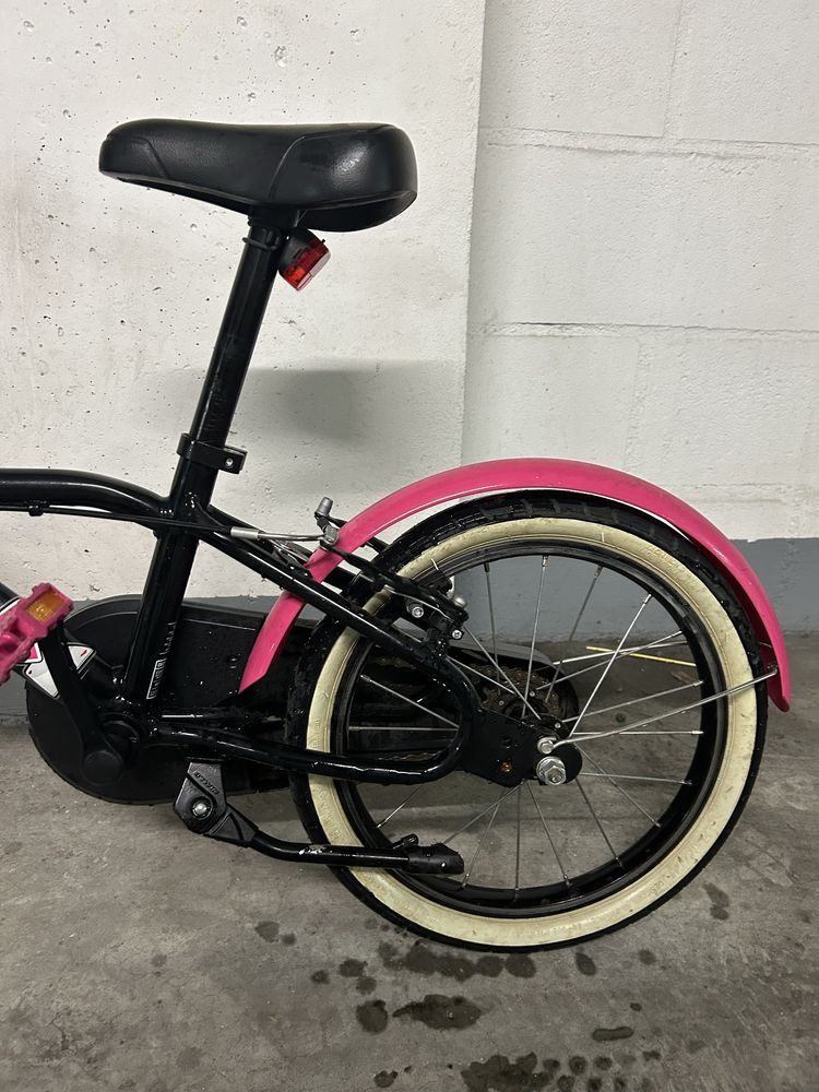 bicicleta btwin com detalhes rosa