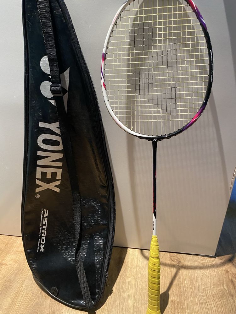 Rakieta do badmintona YONEX Astrox 2 Magenta