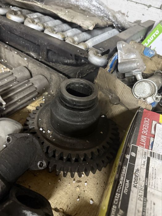 Проміжутка МТЗ-80/82. Шестерні, Вали в Проміжутку МТЗ. Запчастини МТЗ.