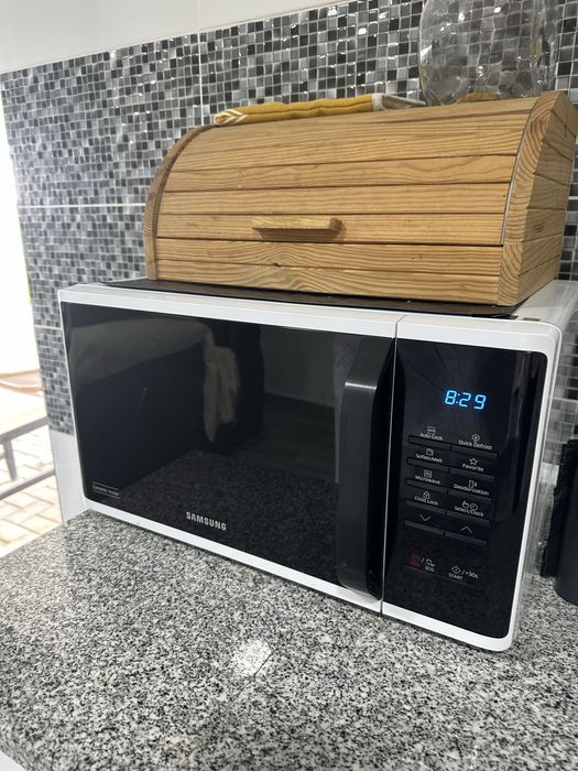 Microondas Sansung com 1 ano de uso