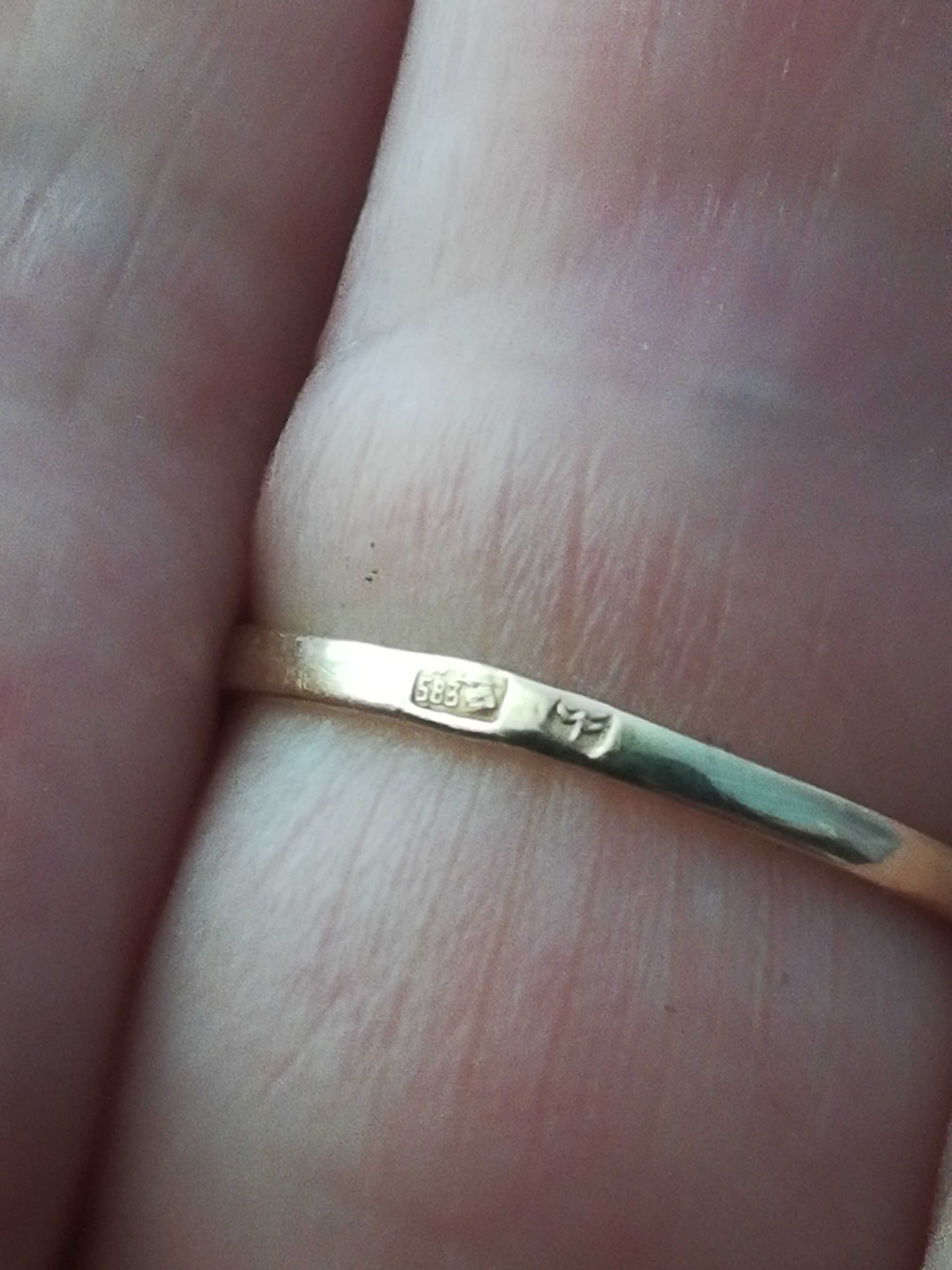 Warmet, pierścionek, Wąsy, złoto, 1,57 g, rozmiar 17.