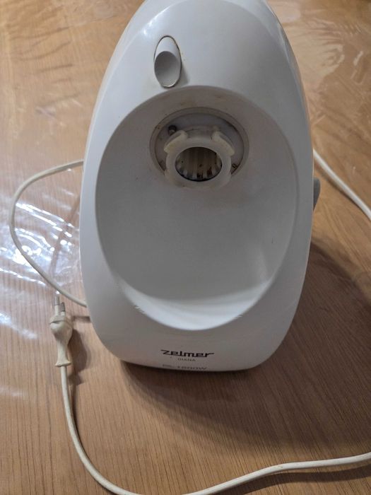 Продам электрическая мясорубка Zelmer