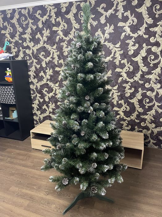 Новорічна ялинка з шишками 1.9 м