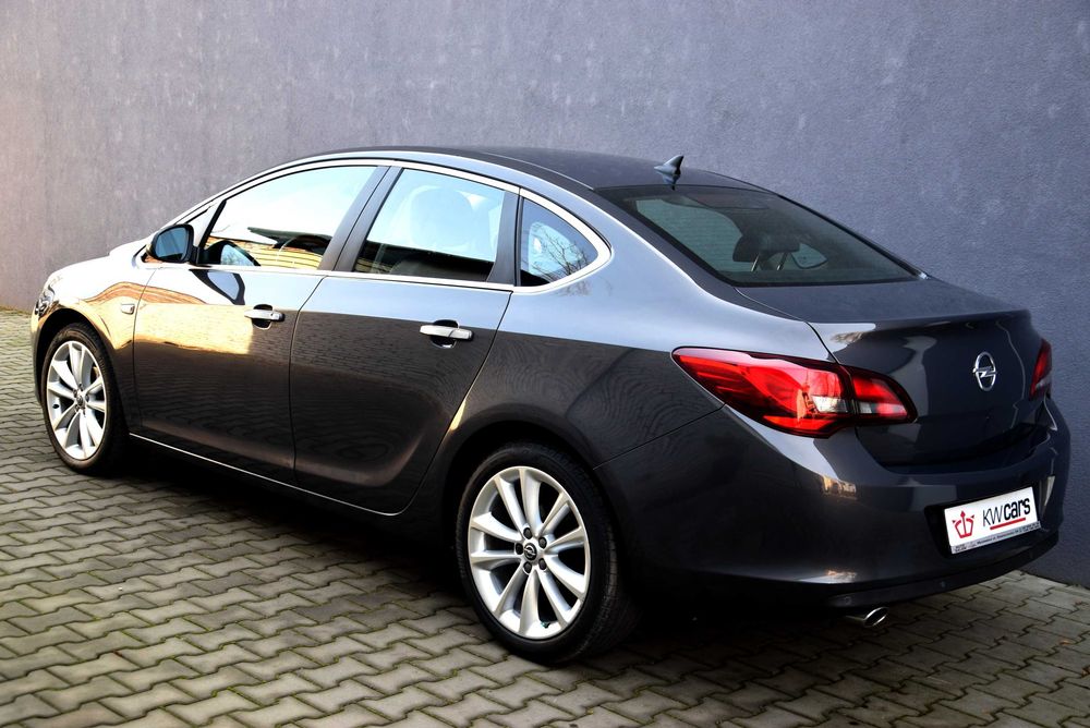 OPEL ASTRA COSMO XENON LED 1.4T 140KM 113tys.km. Gwarancja 1 rok