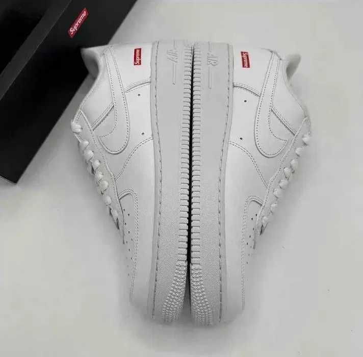 Buty meskie Nike Air Force 1 Low Supreme White R.45