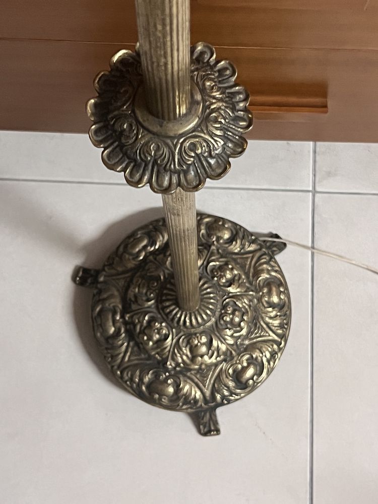 Candeeiro de pé antigo