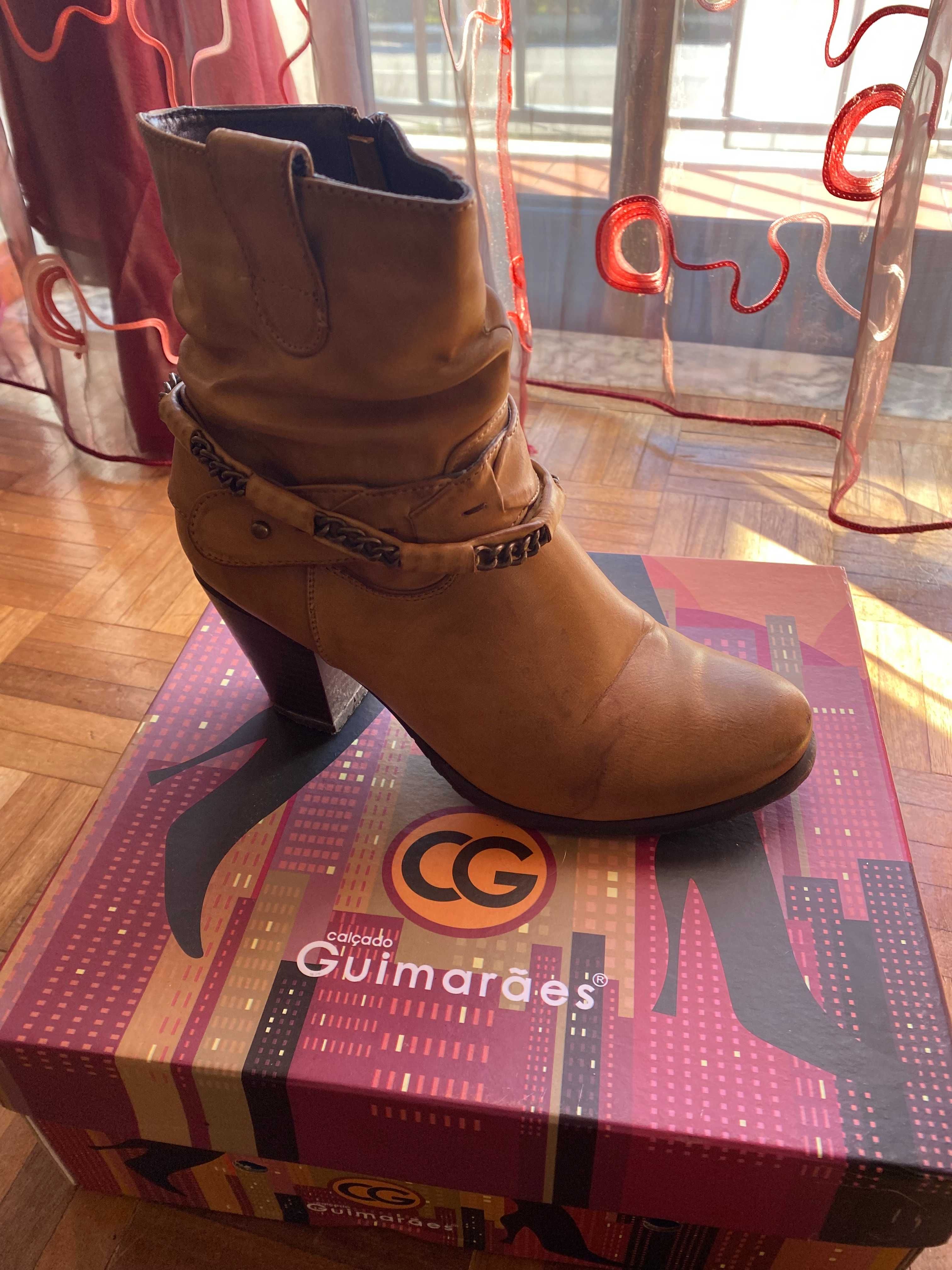 Botas de salto alto, cor camel