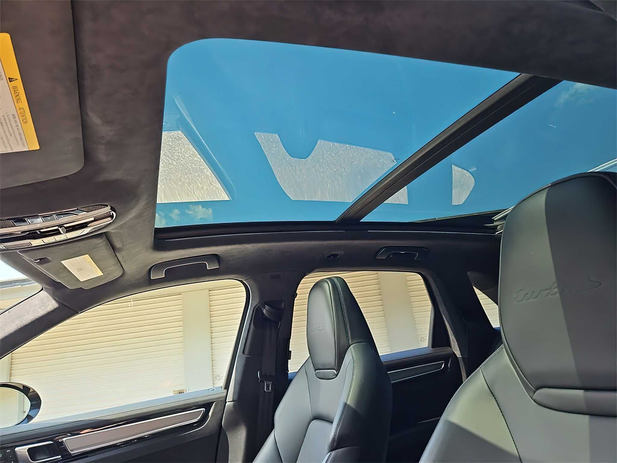 Porsche Cayenne Hybrid E-Hybrid      2020