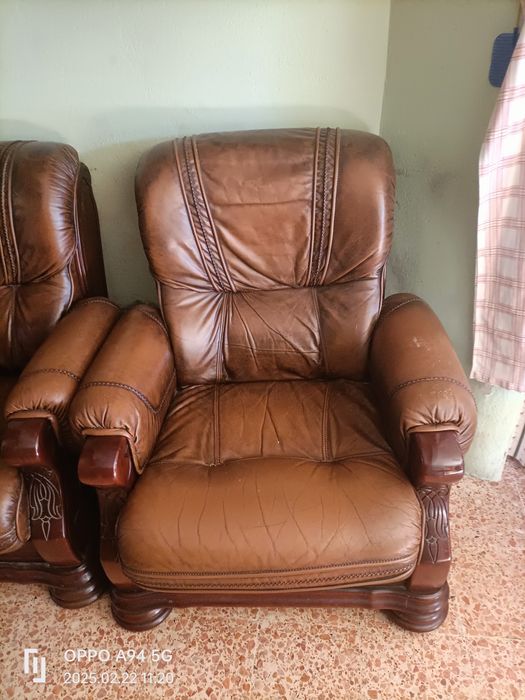 Cadeirões em Pele Genuína