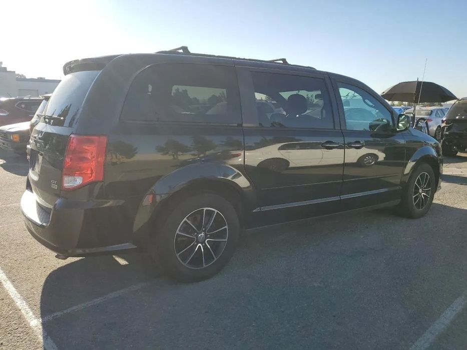 Dodge Grand Caravan idealny dla rodziny lub biznesu