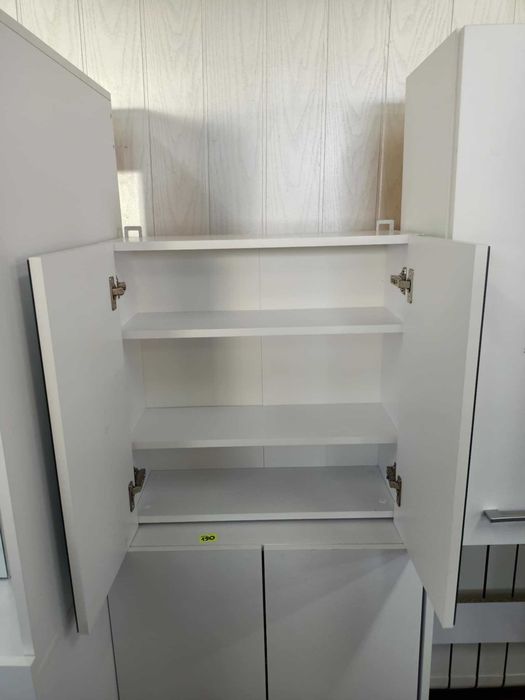 Szafka łazienkowa z lustrem – praktyczna i elegancka, 60x60x20 cm