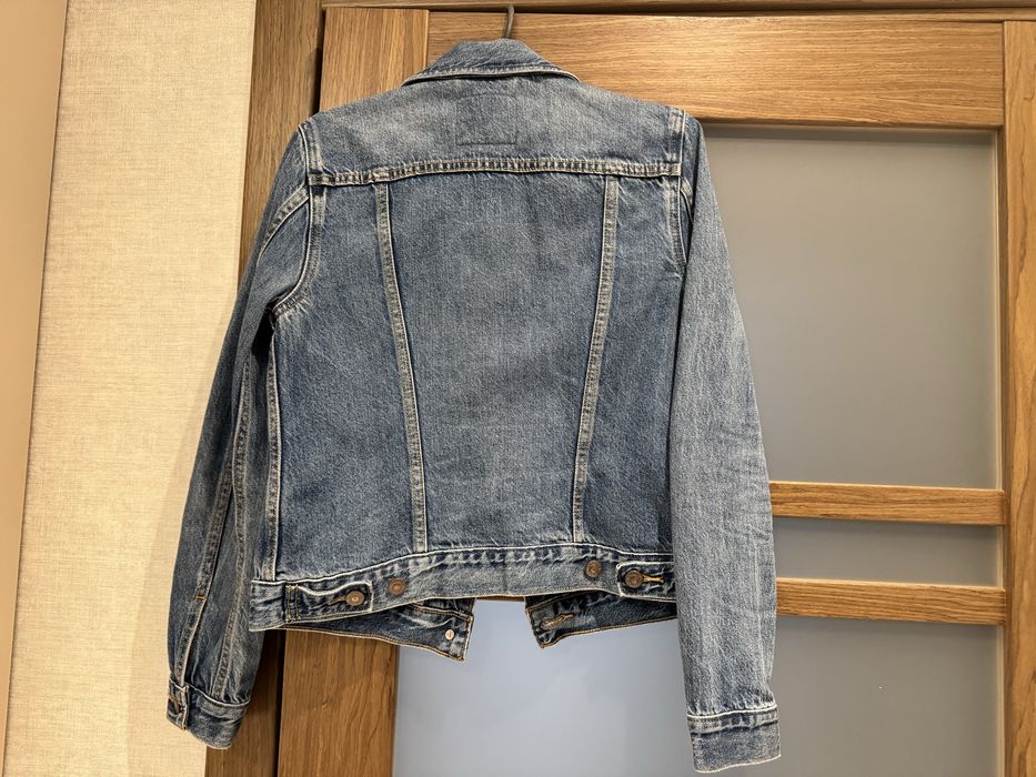 Продам джинсову куртку Levis в ідеальному стані, розмір S
