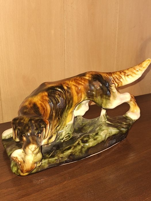 Figurka  porcelanowa  psa na polowaniu  Royal Dux