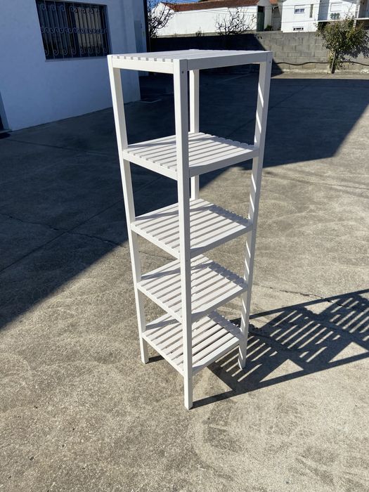 Estante Muskan em madeira (IKEA)