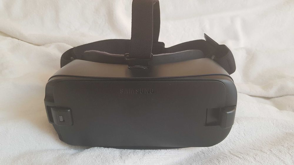 Galaxy VR SM-R323 (окуляри віртуальної реальності)