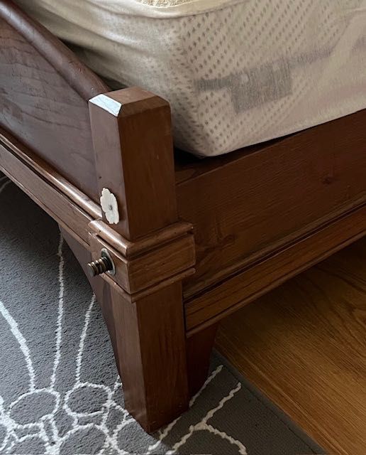 Cama 140 cm em madeira de castanho com estrado Colunex