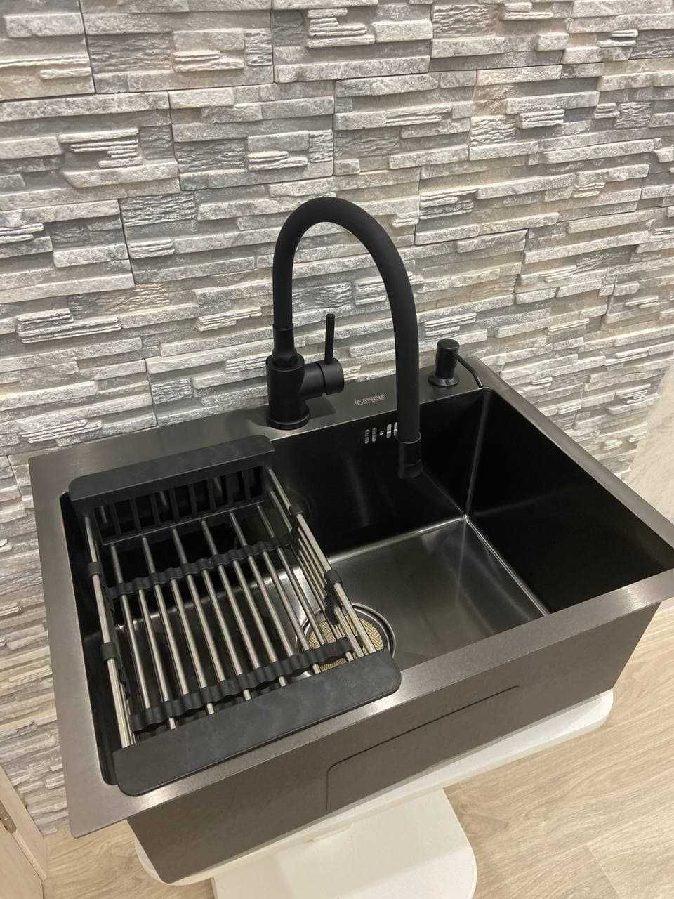 Кухонная мойка Platinum HANDMADE PVD 580-430мм чорная